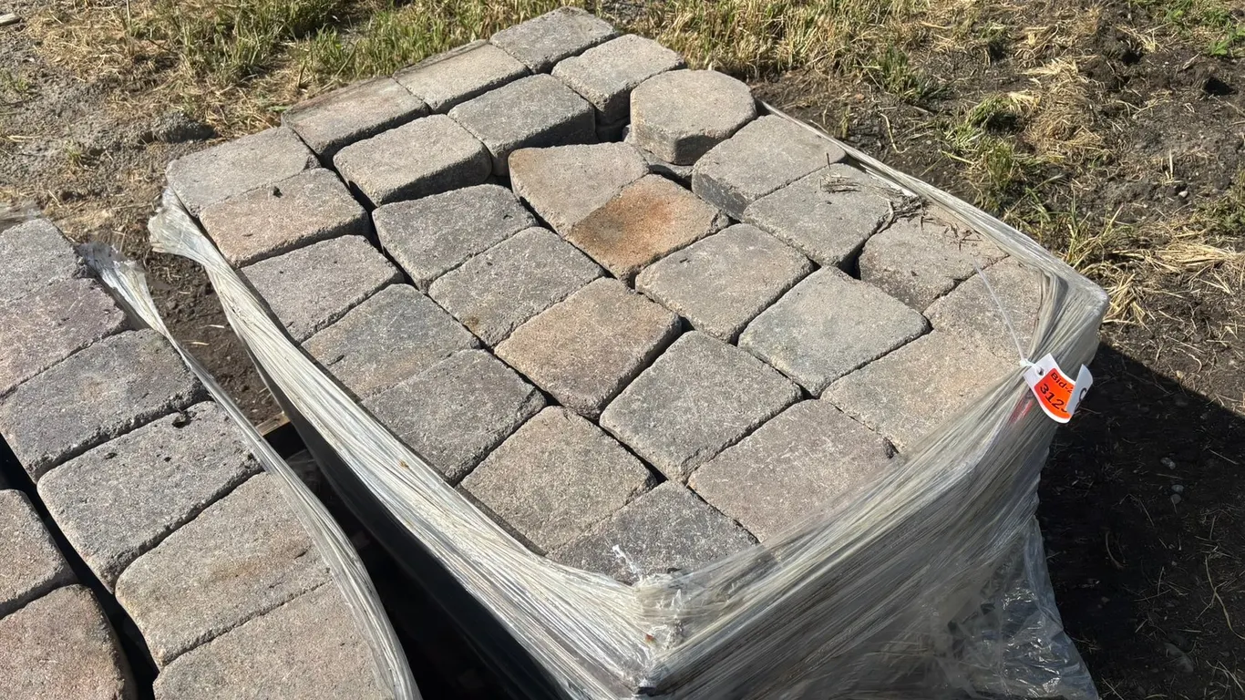 89 Sq. Ft. Lamont Circle Interlock Landscape Pavers