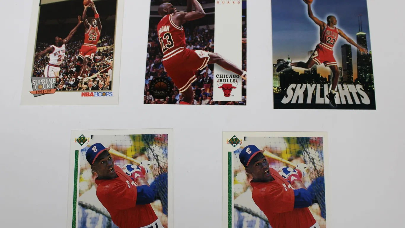 Michael Jordan Basketball and Baseball Cards (5)