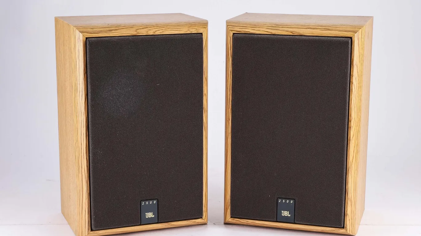 Pair of JBL 2500 2-Way Bookshelf Speakers