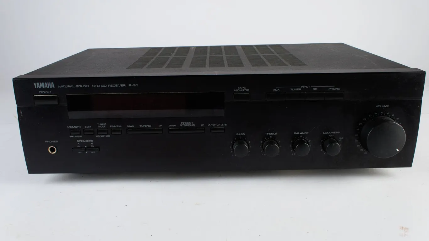 Yamaha R-95 Natural Sound Stereo Receiver