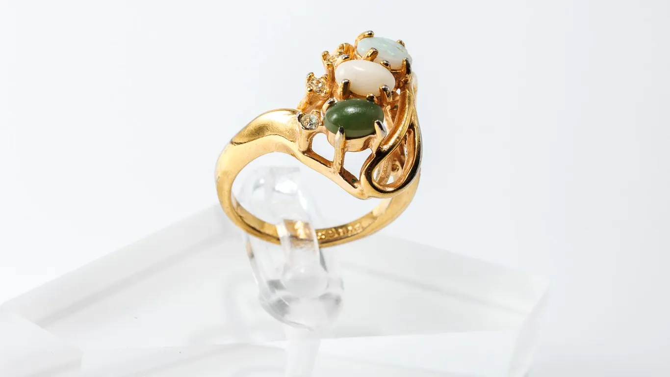 18K HGE Gem Stone Ring