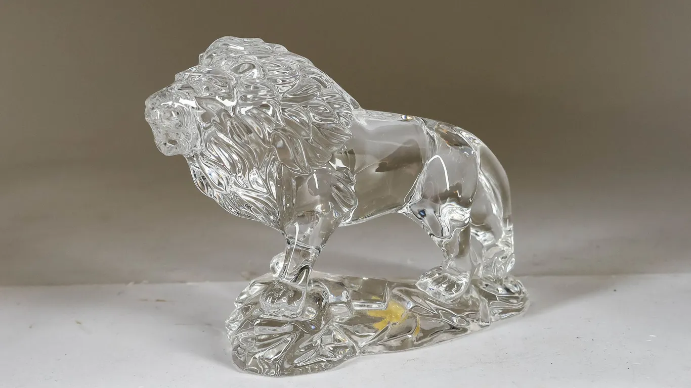 King of The Jungle! A Vintage Princess House Lead Crystal Lion Figurine!