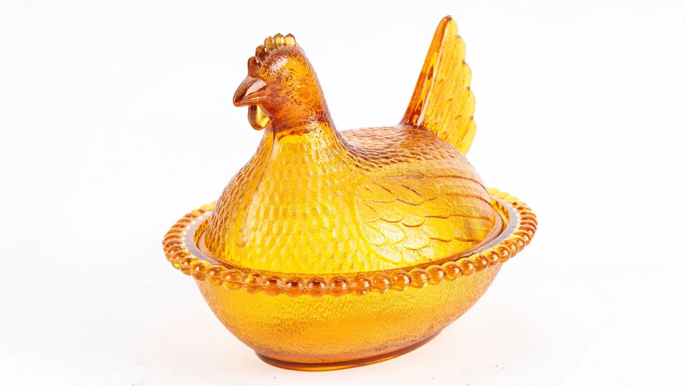 A Vintage Indiana Glass Amber "Hen on Nest" Dish