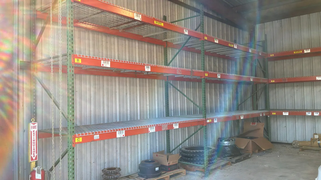 699 LINEAR INCHES OF HEAVY DUTY PALLET RACKING