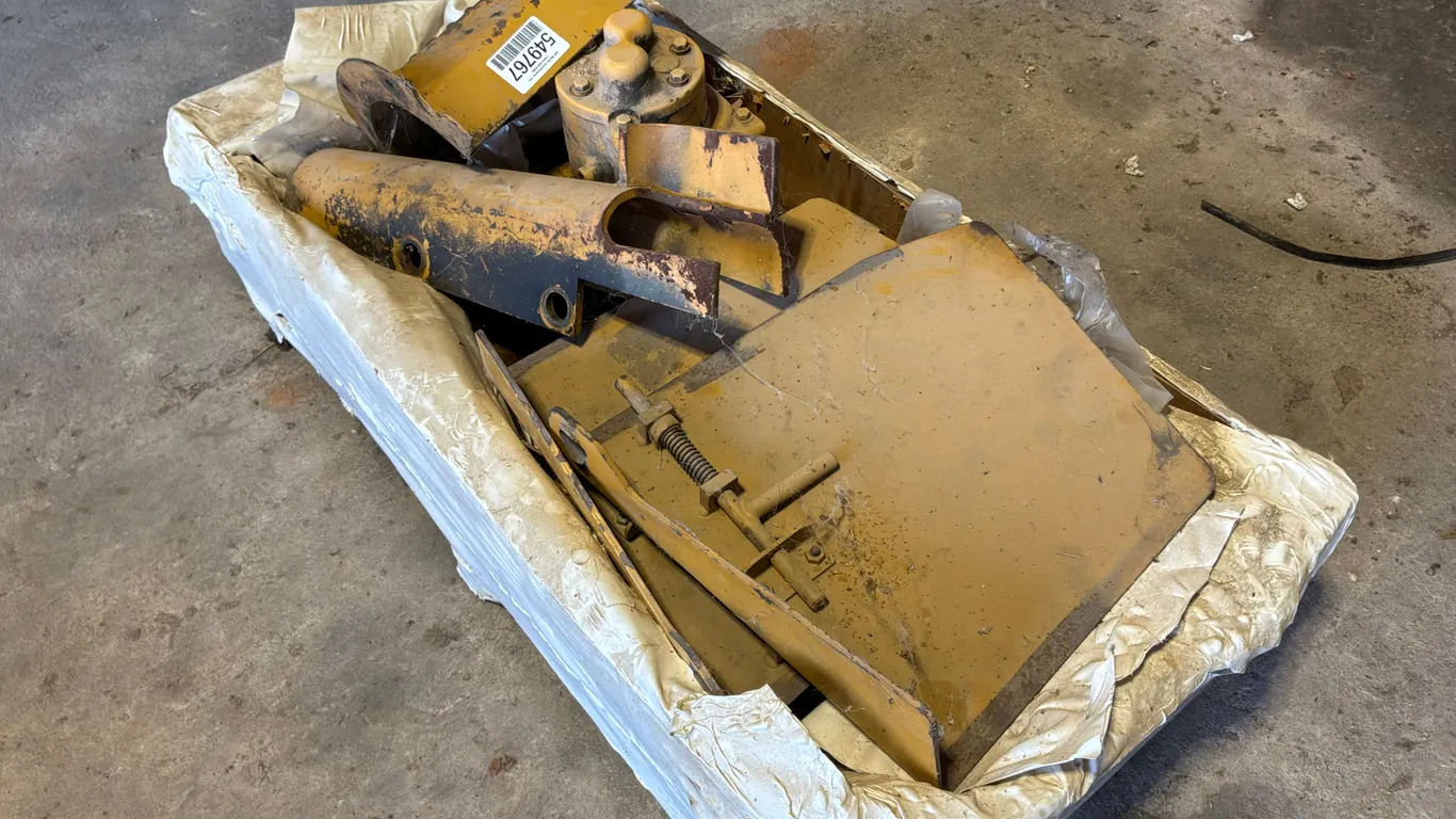CATERPILLAR D9T GAURDS, PANELS, PUMP,