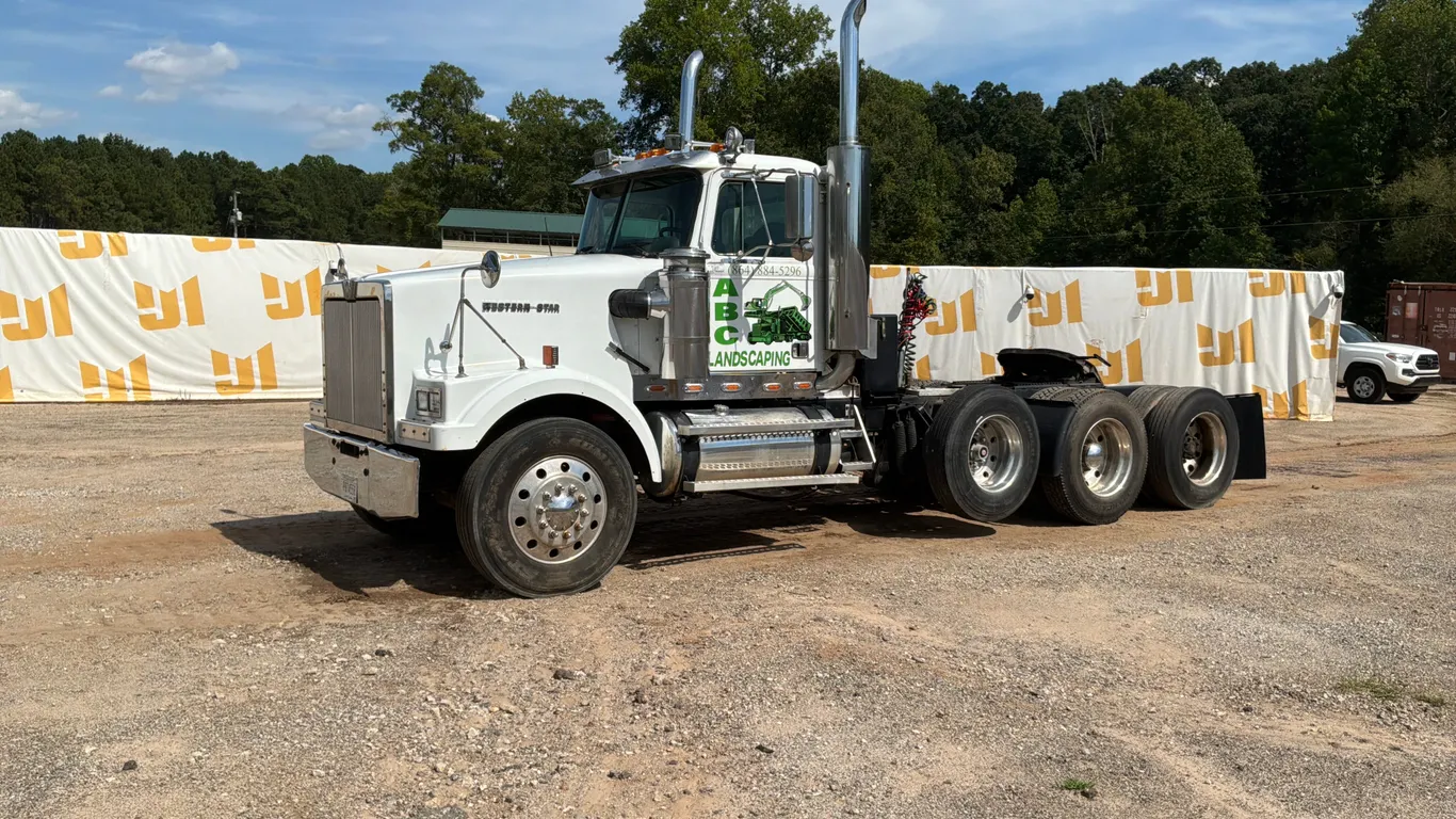 1998 WESTERN STAR 4900 TRI AXLE DAY CAB TRUCK TRACTOR VIN: 2WKPDCXJ2WK952333