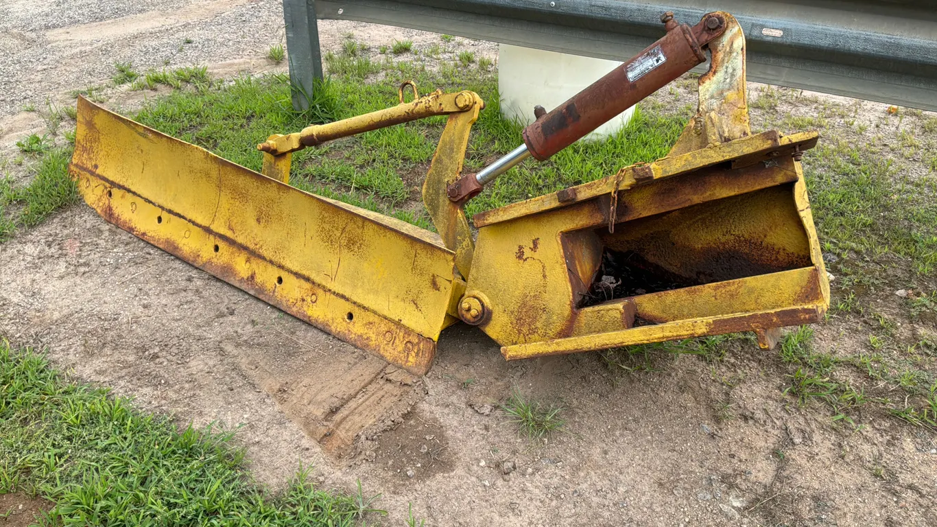 BEE LINE BL631 SN: 3062H HYDRAULIC 6 WAY ANGLE BLADE