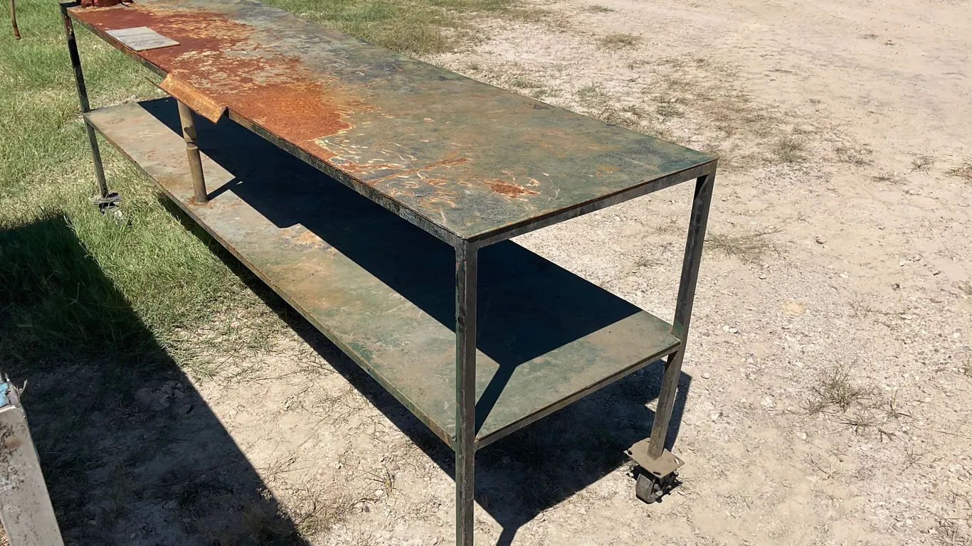 VISE METAL WORK BENCH WITH WHEELS