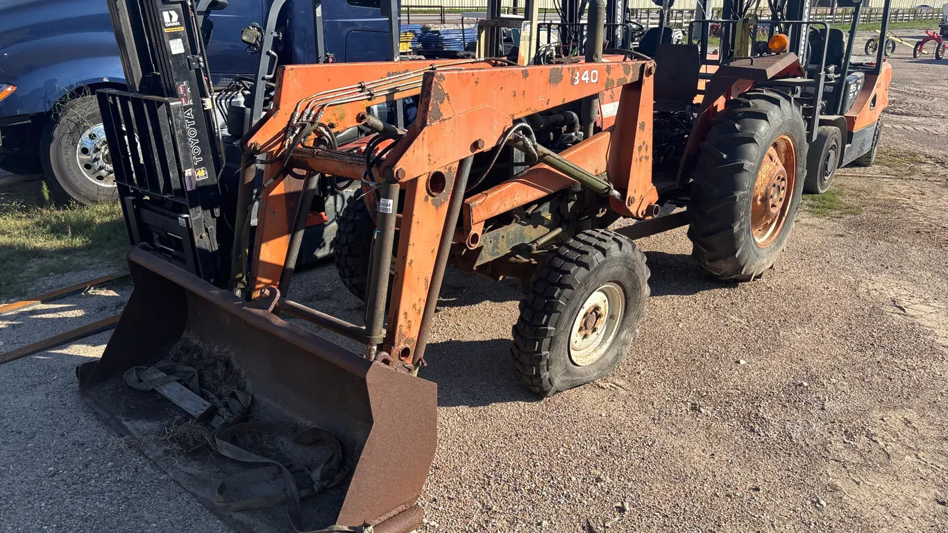 KUBOTA TRACTOR W/FRONT END LOADER