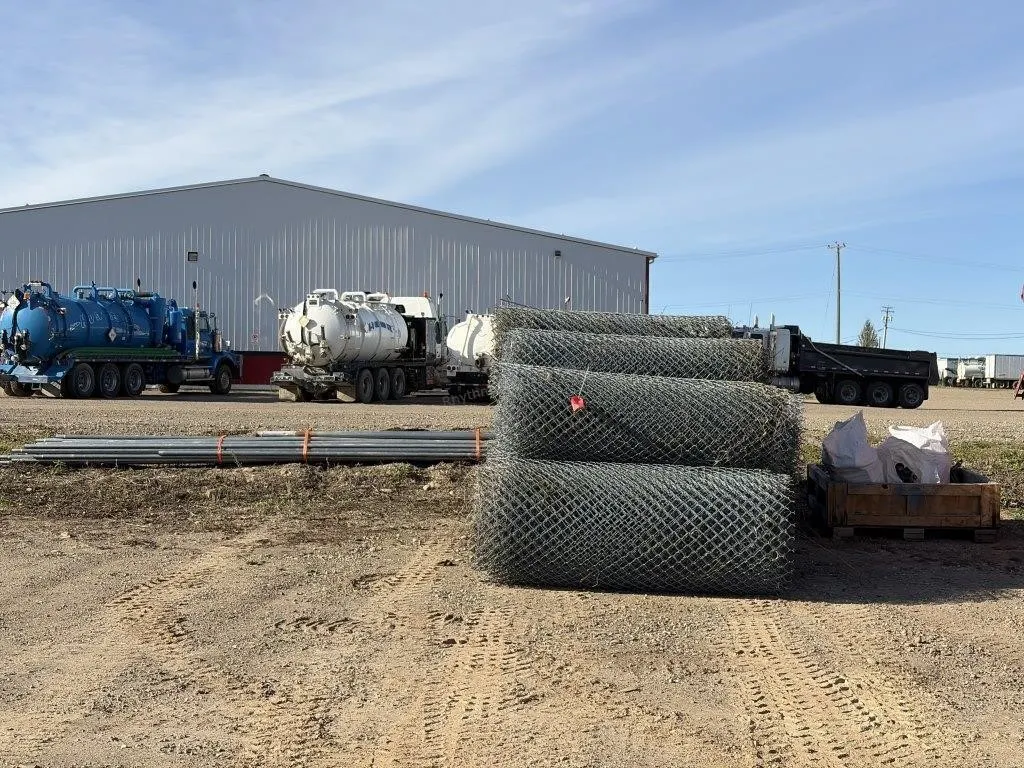 Chain Link Fencing - Approx 840 Ft
