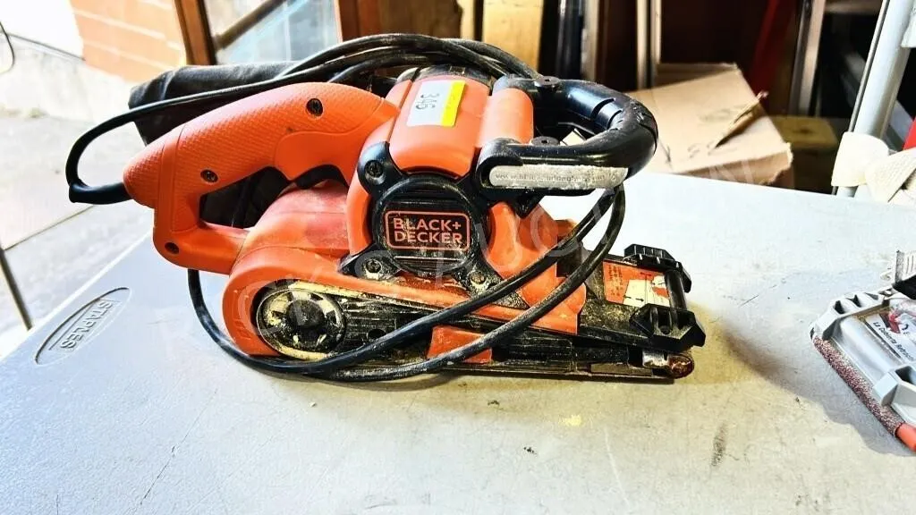 B &D belt sander w/ bag -3" x 21"
