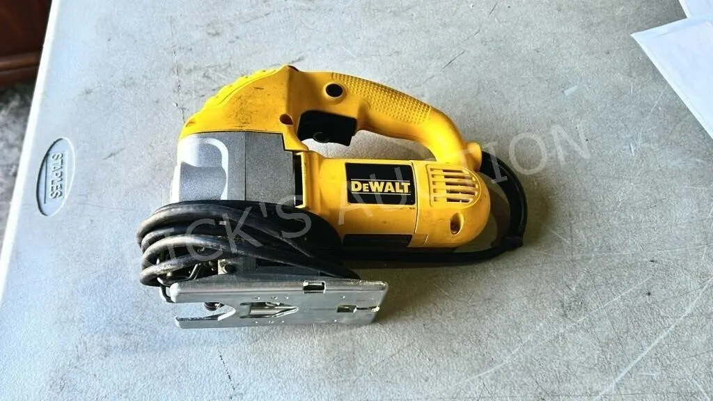 Dewalt DW317 electric VS orbital jig saw