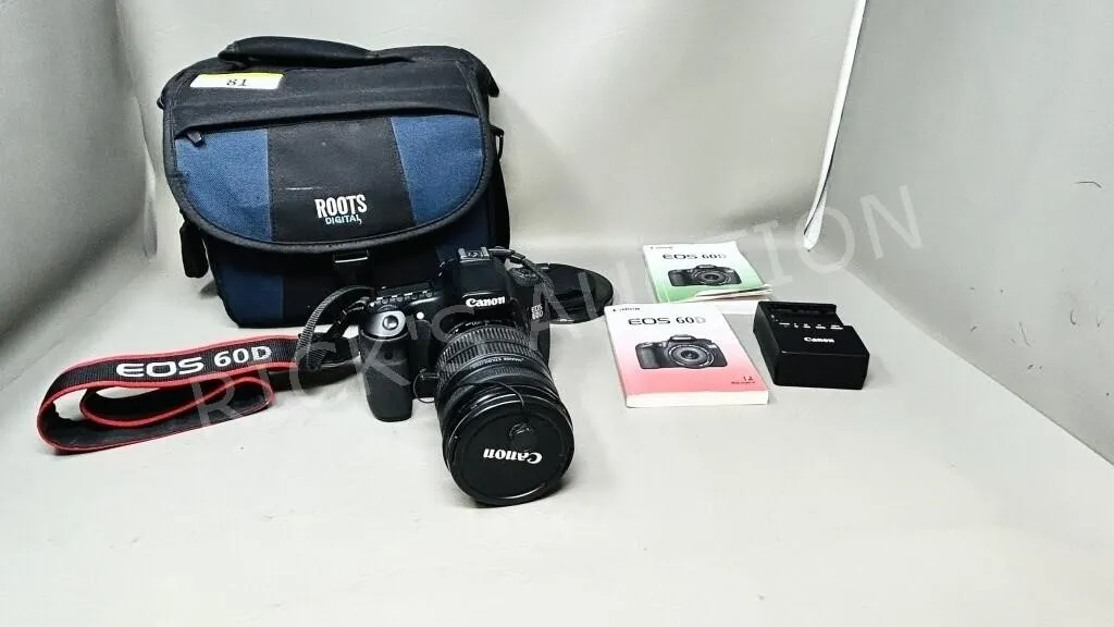 Canon EOS 60 D camera w/ 18-200mm lens