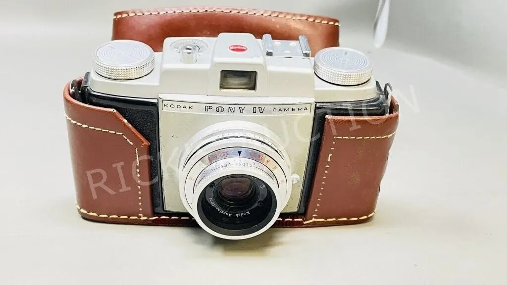 vintage Kodak Pony IV camera w/ leather case