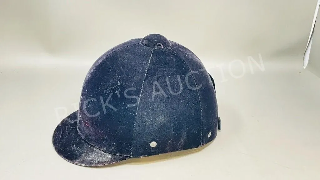 Equine riding helmut, 7 3/8 exec condition