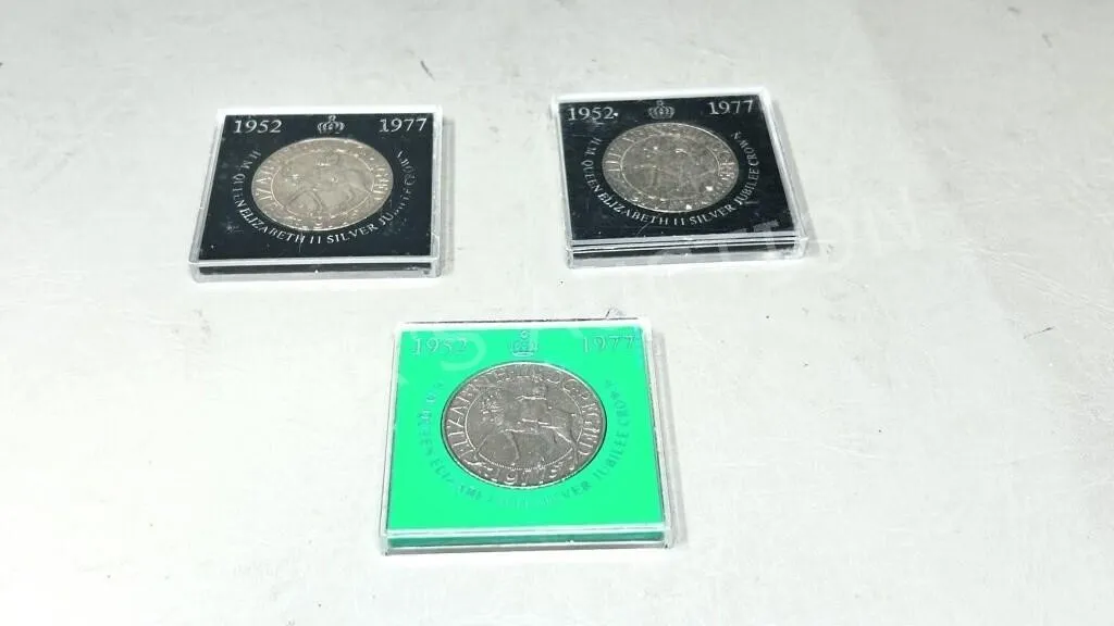 HM Queen Elizabeth silver Jubilee crowns
