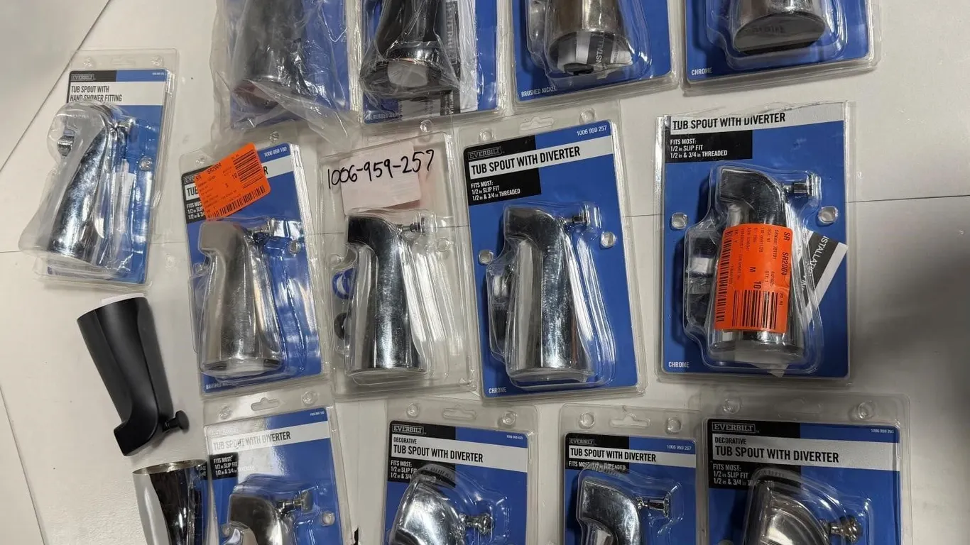 Everbilt Tub Spout with Diverter ChromeNickel