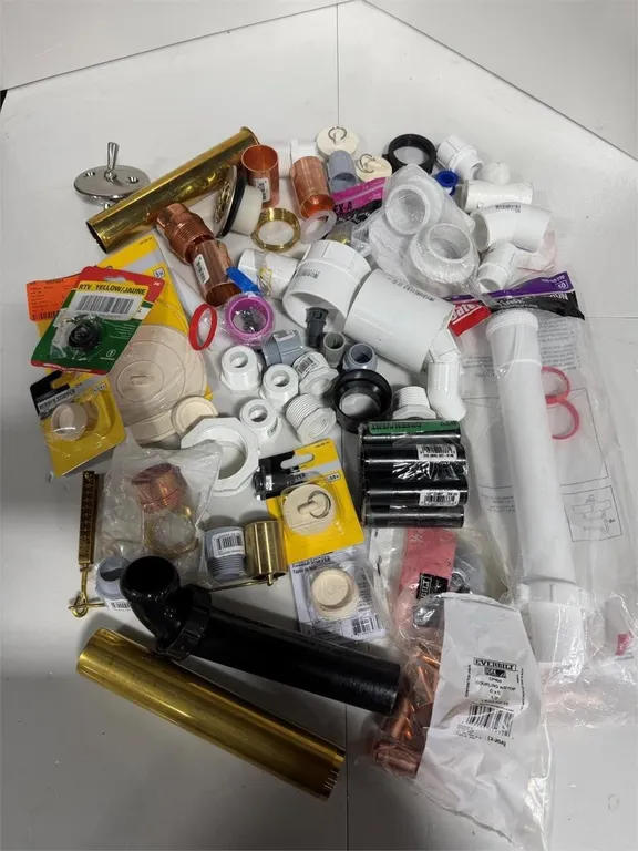Mixed Lot Of Everbilt Plumbing Hardware Fittings