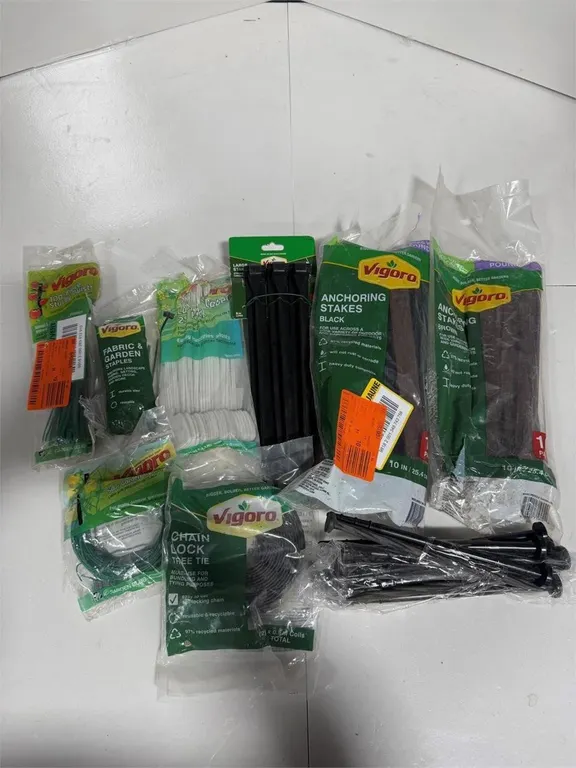 Vigoro Garden Accessory Mixed Lot