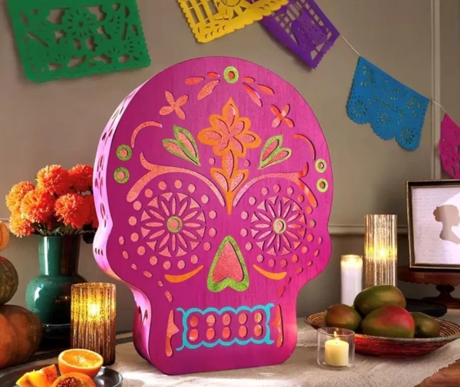 Pre-Lit Color Changing Skull