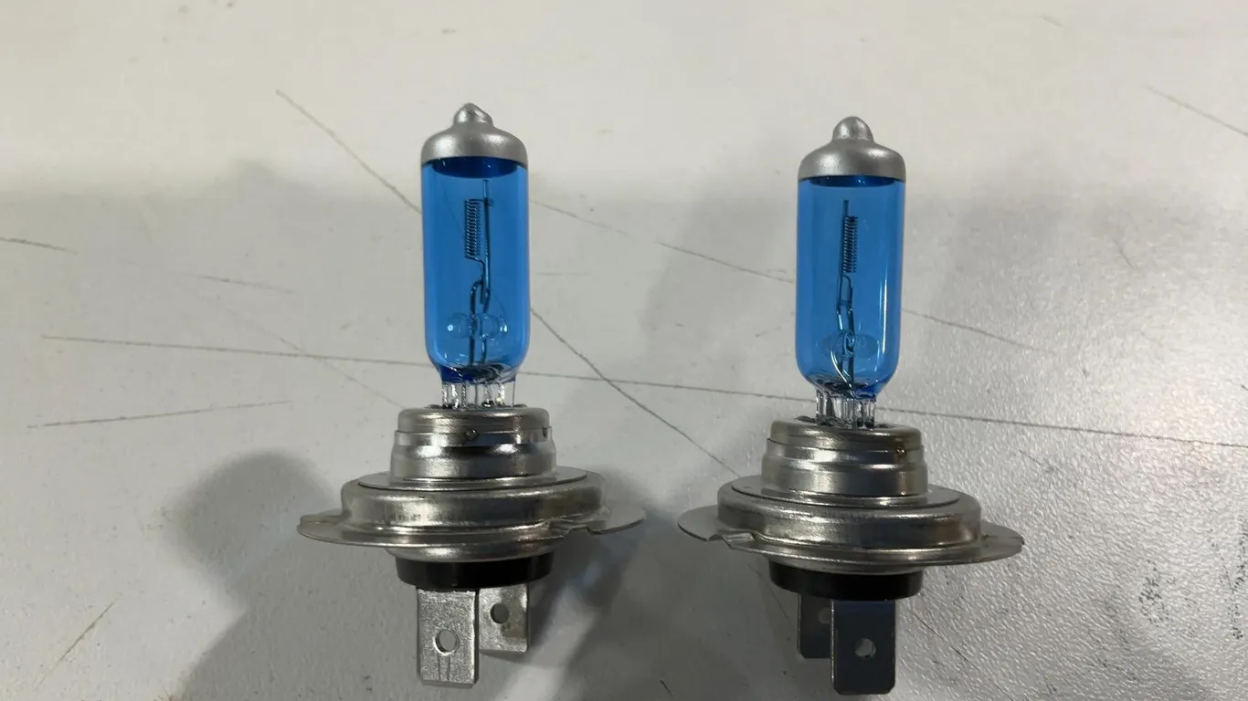 H4 Blue Tinted Headlight Bulbs - New Open Box