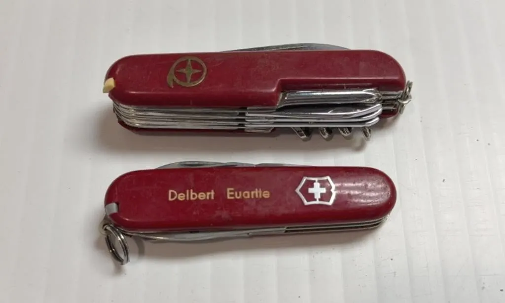 2 Swiss Army Knives