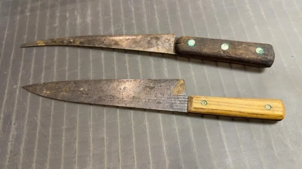 2 Knives