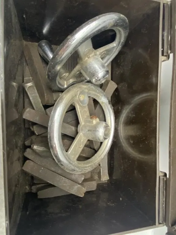 Hand crank valve wheels with metal bars