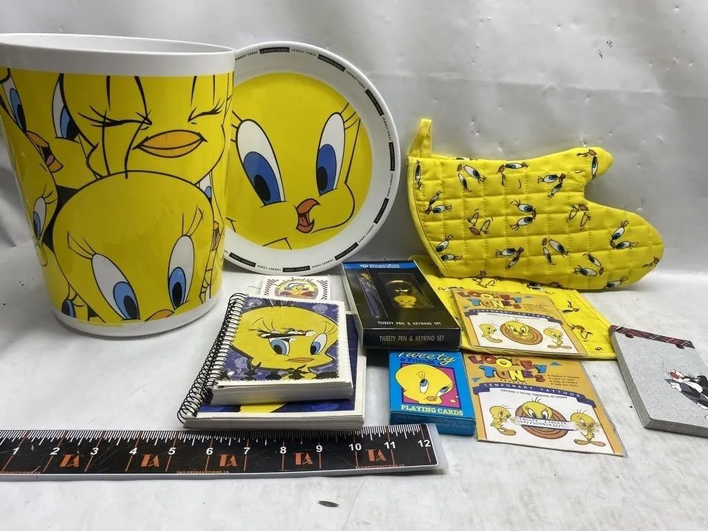 Looney Tunes Tweety Bird Collectible Lot
