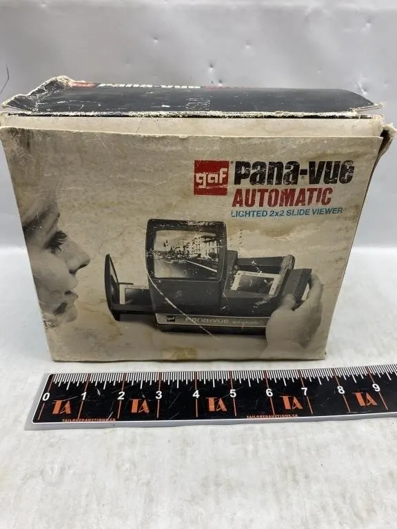 GAF Pana-Vue Automatic Lighted 2x2 Slide Viewer