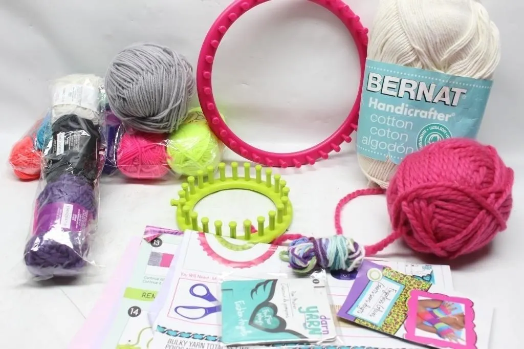Loom Knitting Kit: Yarn, Circle Looms &