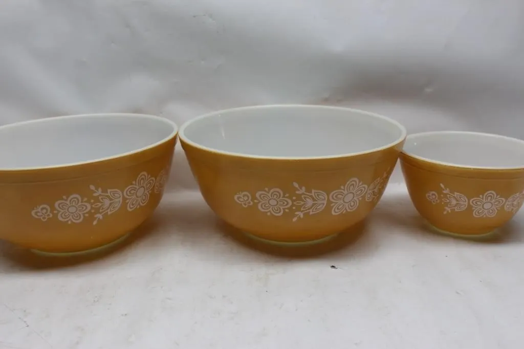 Pyrex Butterfly Gold Mixing Bowl Set (3)