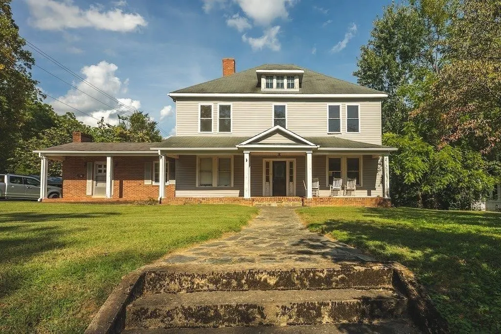 Investment Opportunity for Sale in the Town of Ta!