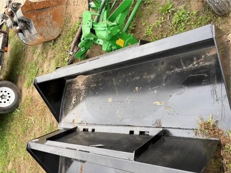 Swict 84" skidsteer bucket
