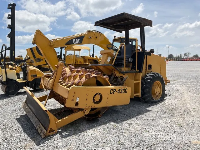 1997 Cat CP433C Rodillo de Pisones (INOPERABLE) / Padfoot Drum Compactor (Inoperable)