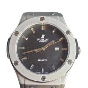 Hublot Geneve Replica Quartz Watch with Black Dial, Date Display, and Rubber Strap