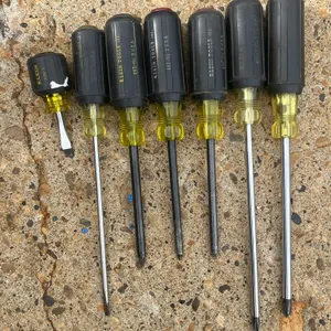 7 KEAN TOOLS Screwdrivers, Phillips, Flat Head, and Robertson