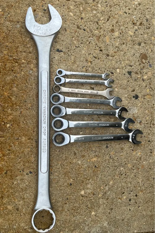 8 Chrome Vanadium SAE Combination Wrenches, 3/8" to 1-5/8"