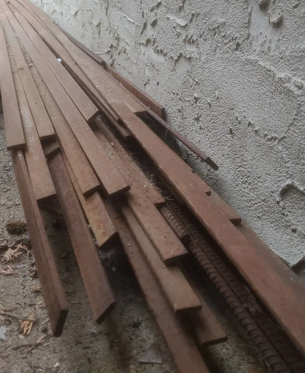 Rusted Flat Steel Bars