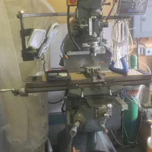 King Industrial Vertical Turret Milling Machine with Custom Pneumatic Air System and Lighting