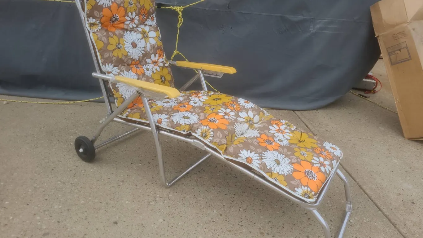 Vintage Folding Lawn Chaise Sun Lounger