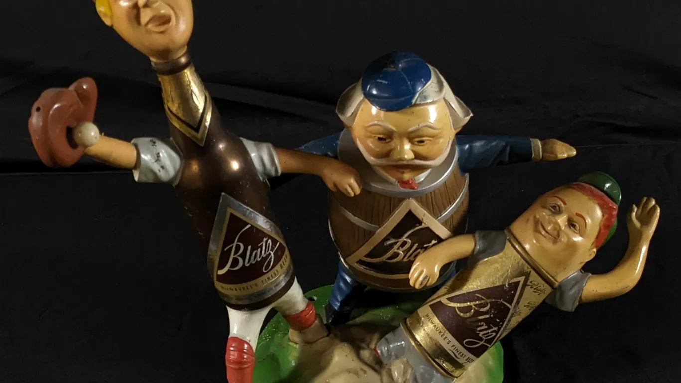 CAST METAL BLATZ BEER BASEBALL PLAYERS STATUE SIGN