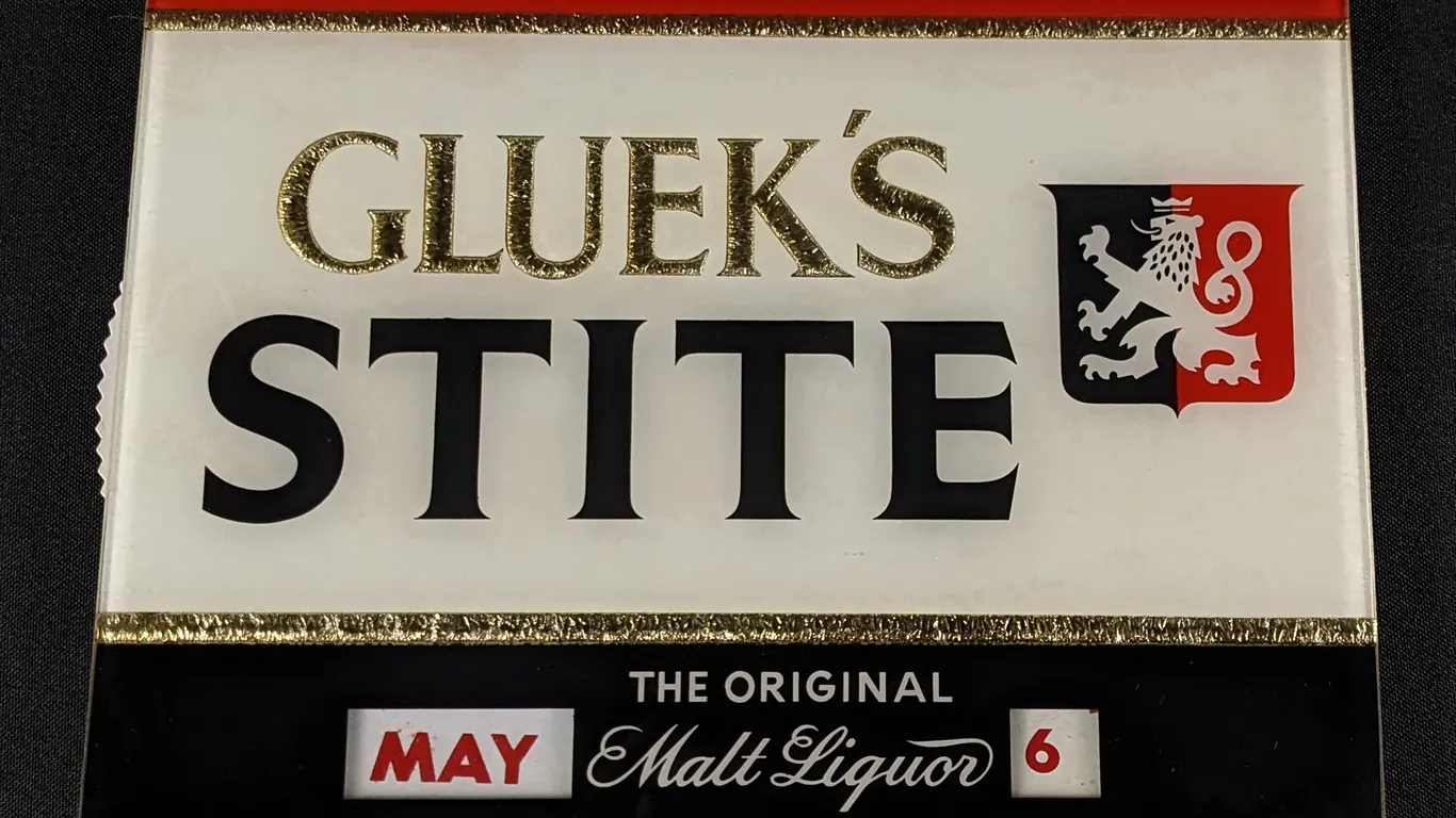 GLASS PERPETUAL CALENDAR SIGN GLUEK'S STITE MALT LIQUOR