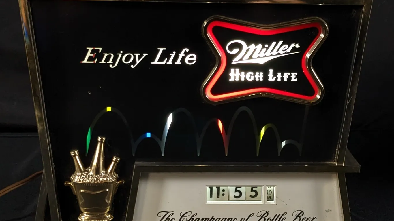 MILLER HIGH LIFE BEER BOUNCING BALLS CLOCK SIGN