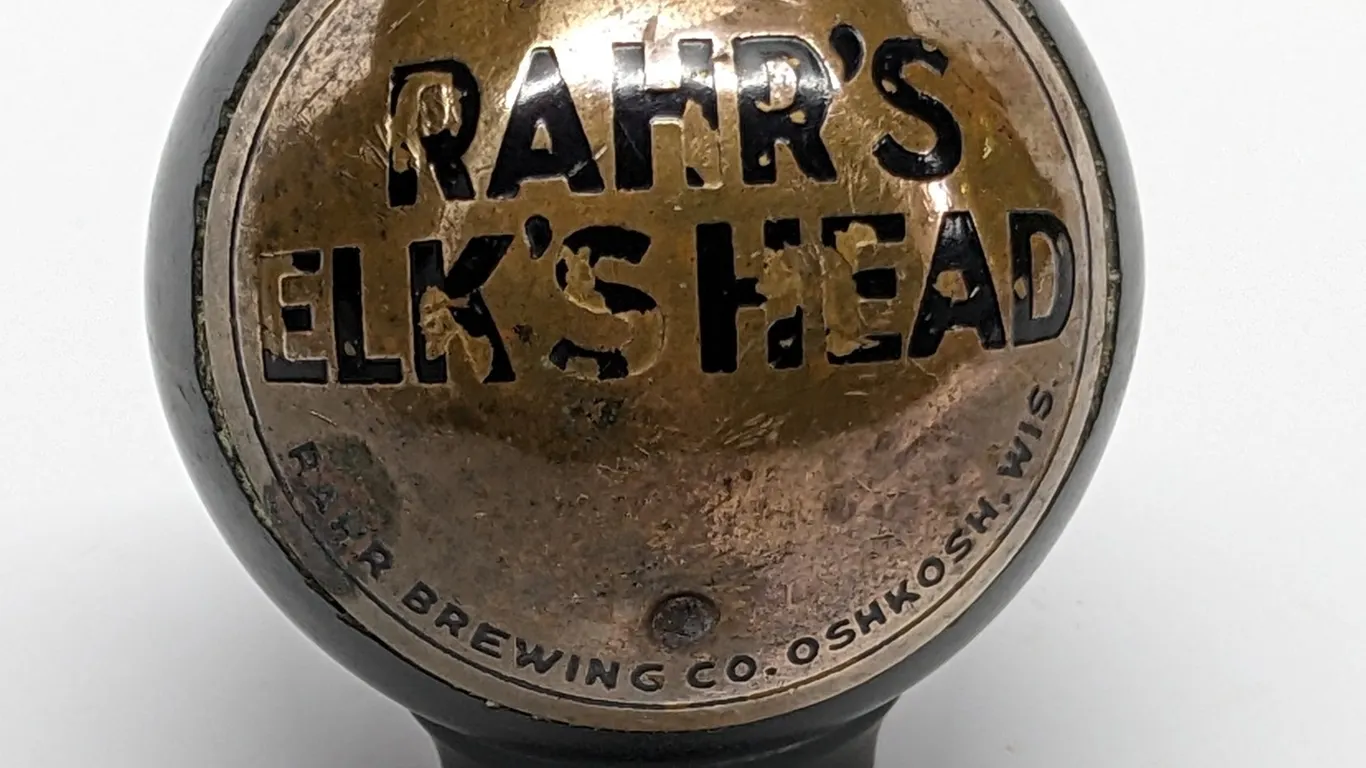 BALL TAP KNOB HANDLE RAHR'S ELK'S HEAD BEER OSHKOSH WISCONSIN (DAKA-WARE)