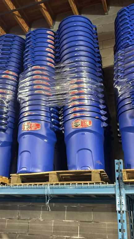 4 STACKS OF 20 BLUE RUBBERMAID ROUGHNECK RECYCLE/TRASH BINS WITH LIDS- 32 GAL/ 121 L