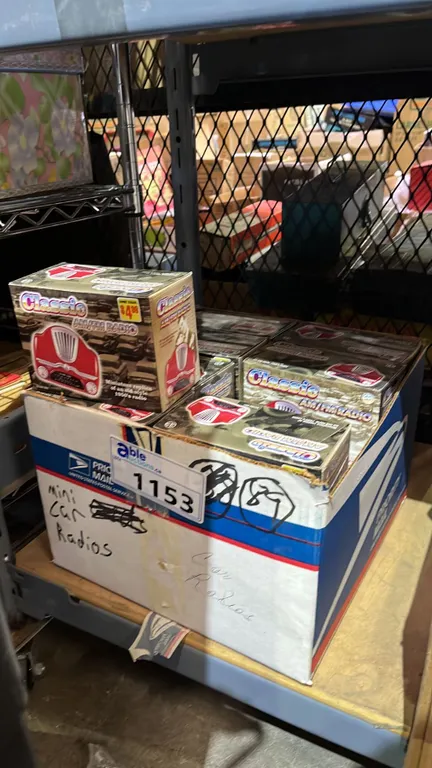 *BOX OF NEW* CLASSIC AM/FM RADIO