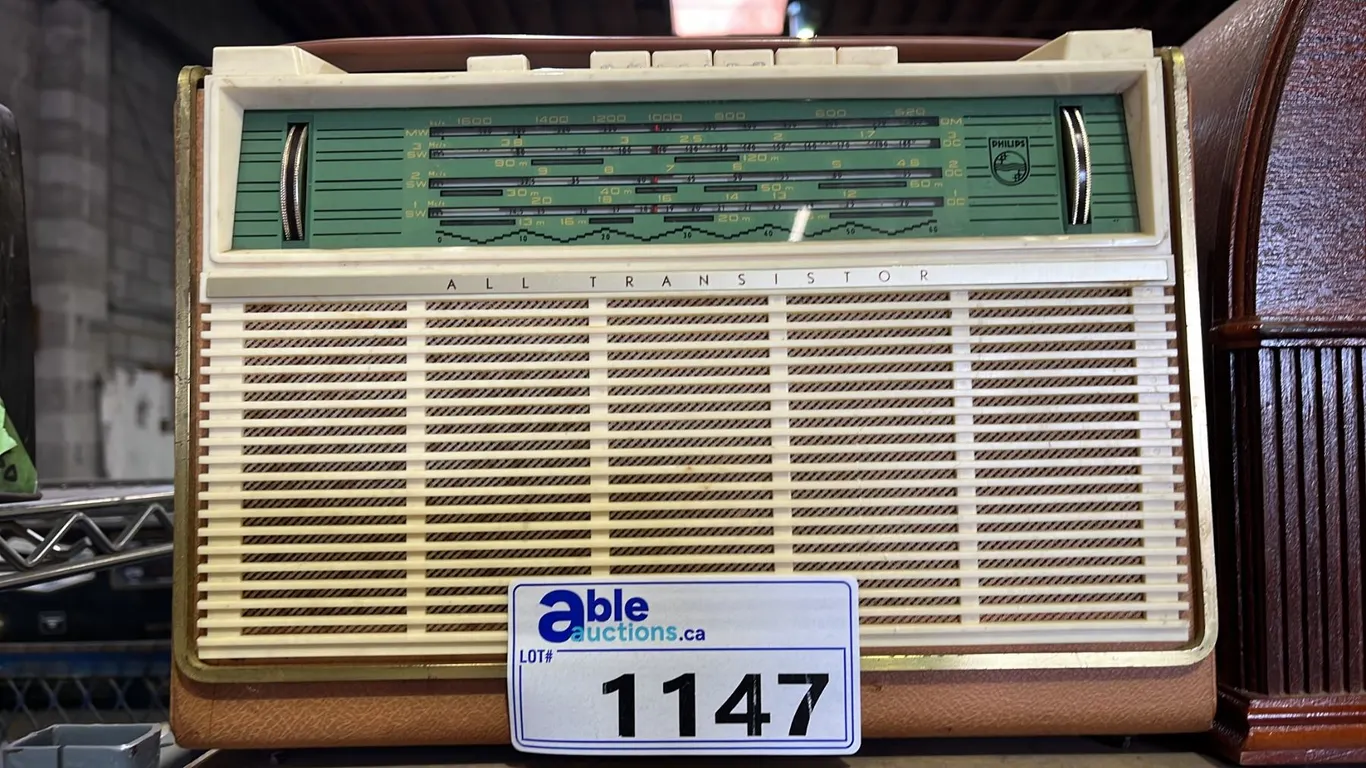 VINTAGE PHILLIPS PORTABLE ALL TRANSISTOR RADIO