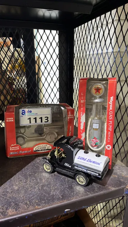 GEARBOX TOY LIMITED EDITION FORD BENZOL WITH GAS PUMP REPLICA