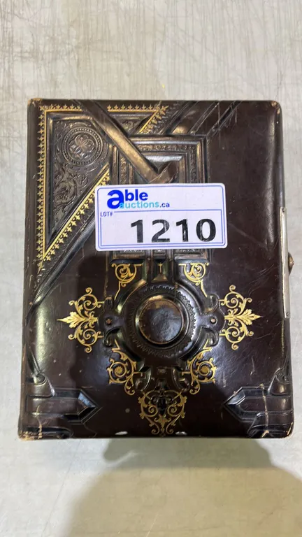 ANTIQUE LEATHER-BOUND GILDED PHOTO ALBUM WITH SIDE LATCH: CONTAINS PHOTOS: